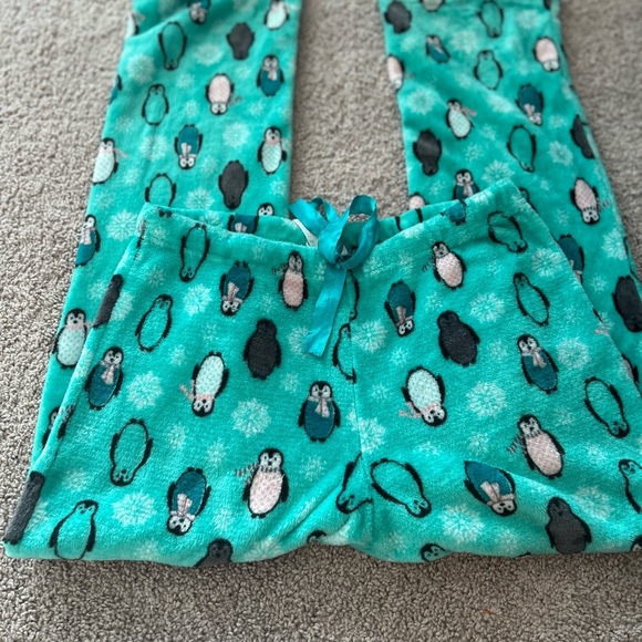 Just Be Women’s Fleece PJ’s Bottoms with Penguins 

Size L - Picture 3 of 4